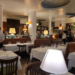 À la Biche au Bois - Francesa