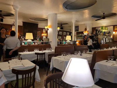 À la Biche au Bois - Francesa in Paris