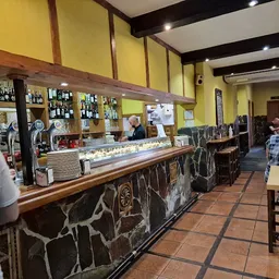 Antollos pinchos e viños - Tapas