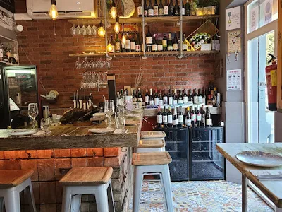 Anyway Wine Bar - Bar in Malaga