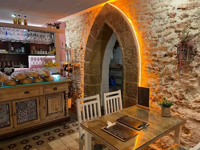 Bar restaurante Gades Tapas - Parrilla in Cadiz