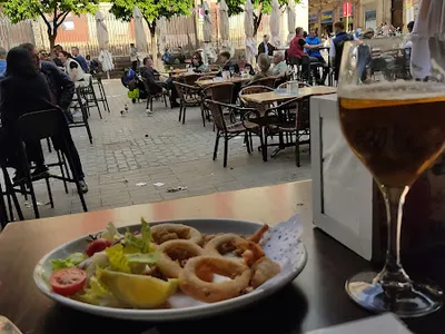 Bodega Santa Cruz Las Columnas - Tapas in Seville