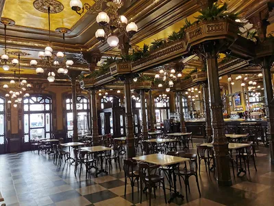 Café Iruña - Restaurante in Pamplona
