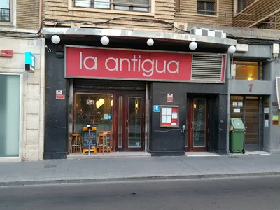 Cafe-restaurante "La Antigua" - Parrilla in Zaragoza