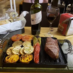 El Farolito Restaurante Asador y Parrilla Argentina en Málaga - Argentina