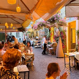 Il Vicolo Nel Corso - Italiana