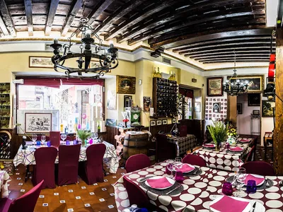 Lo Nuestro Taperia & Restaurante - Restaurante in Toledo