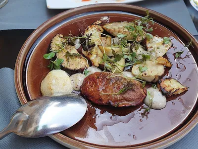 Monocromo vermuteria gastrounderground - Restaurante in Bilbao