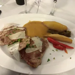 Nuevo Restaurante Hermanos Urquiza - Cocina Regional