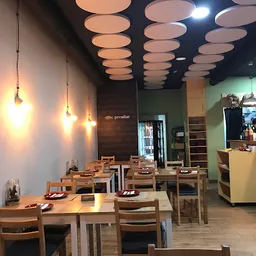 Peculiar - Restaurante