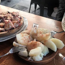 Pulpeira de Lola La Antigua de Melide - Cocina Regional