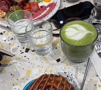 Santa Lyna - Cafetería y Brunch in Paris