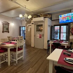 Vino y Rosas Home Food - Restaurante