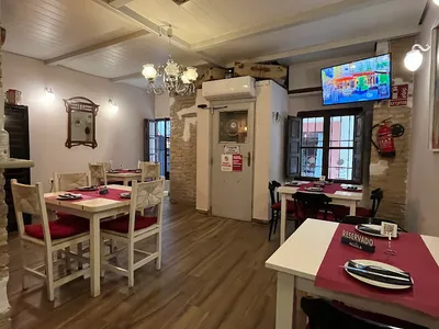 Vino y Rosas Home Food - Restaurant in Granada