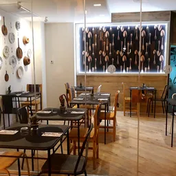 Wine & Food Restaurant - Mediterránea